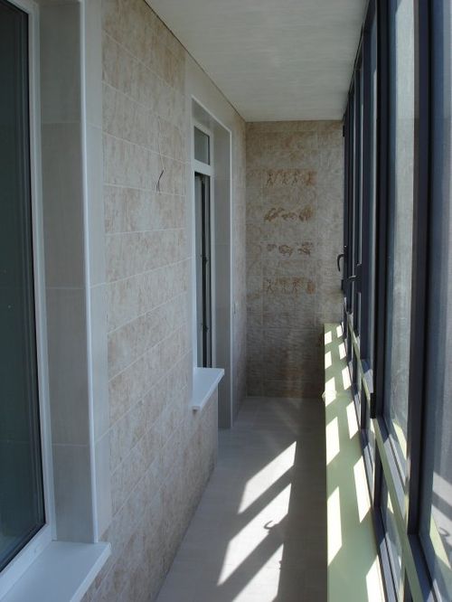 dekorativnaya_shtukaturka_na_balkone_07