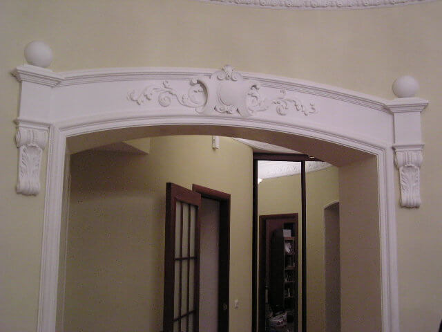 декор арки гипсом
