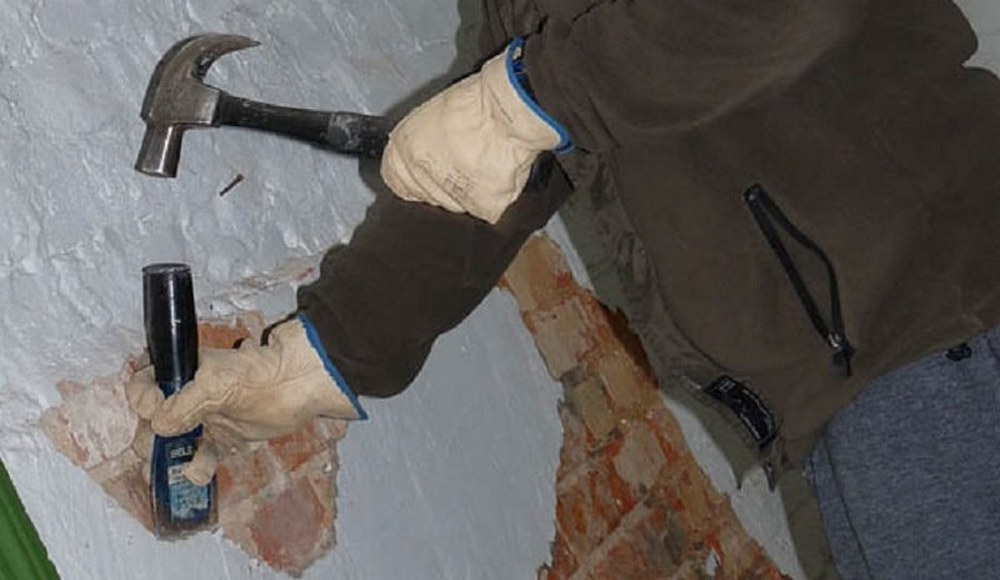 очистка стнены перед штукатуркой