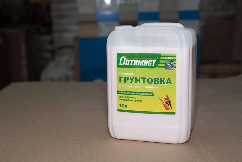 Акриловая грунтовка не имеет резкого запаха, быстро сохнет и обладает отличной адгезией