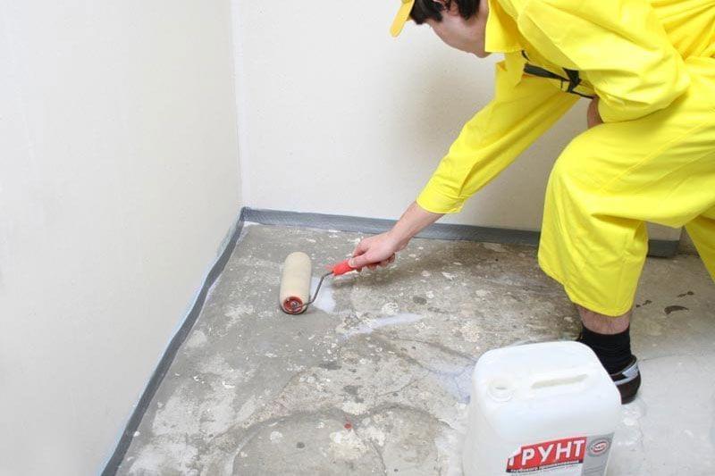 Для пола рекомендуется применять пленкообразующие влагостойкие грунты