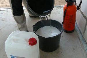 Если раствор слишком густой, то необходимо добавить воды