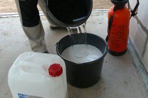 Если раствор слишком густой, то необходимо добавить воды