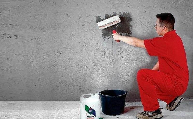 Грунтование – это обязательный процесс, который необходимо выполнять перед проведением любых отделочных работ