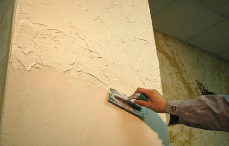 Испорченная штукатурка сохнет слишком быстро, ее трудно равномерно распределить по поверхности