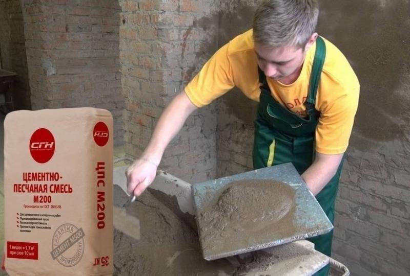 К основным достоинствам цементных составов относят повышенную прочность покрытия и доступную цену