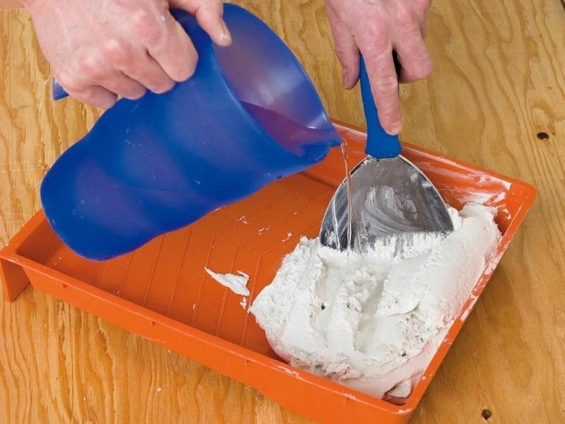 Не стоит разводить грунт водой больше, чем на половину