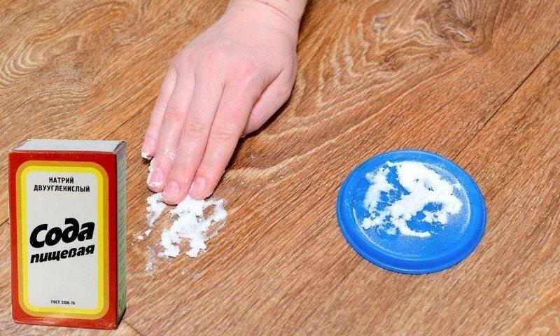 Оттереть загрязнение от грунтовки с линолеума поможет пищевая сода