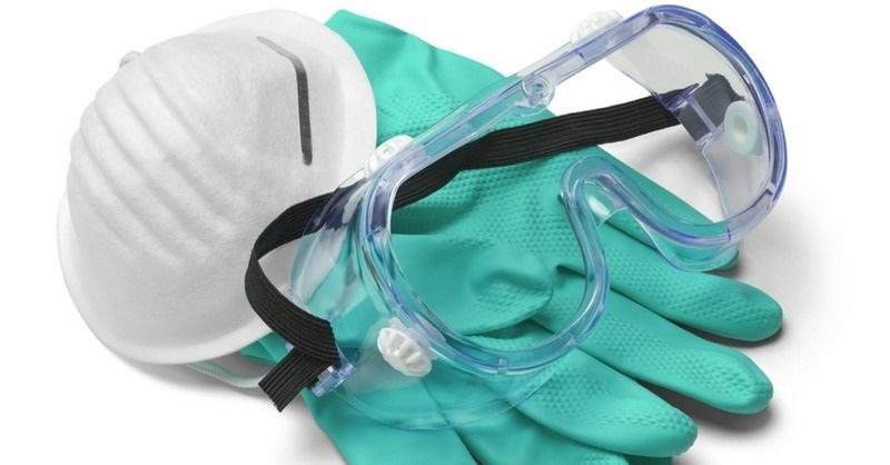 Работать с быстросохнущими составами нужно в респираторе и перчатках