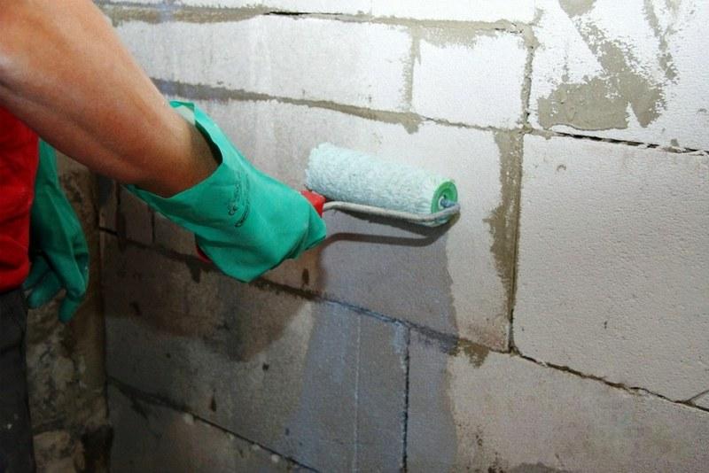 Газобетон покрывают специальным составом для создания водонепроницаемого барьера 