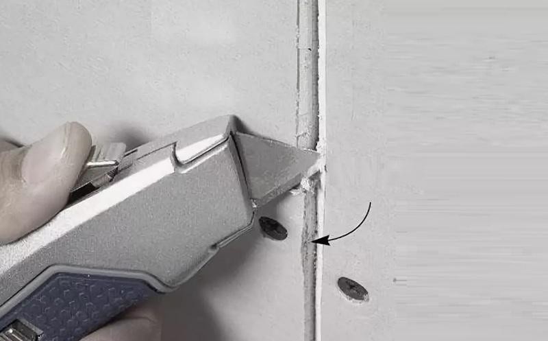 По технологии стыковки листов гипсокартона фаска среза должна быть под углом 22,5 градуса