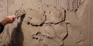 После подсыхания делают финишный обрызг штукатуркой