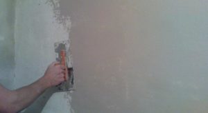 После схватывания базы наносят финишное покрытие