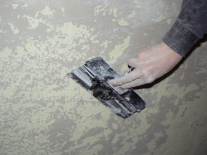 Поверхности тщательно зачищают от старого покрытия