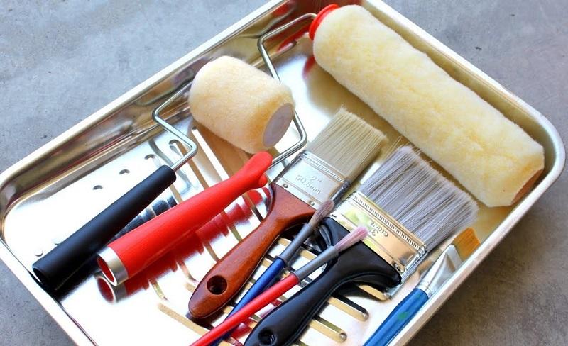 Следует держать инструменты в чистоте