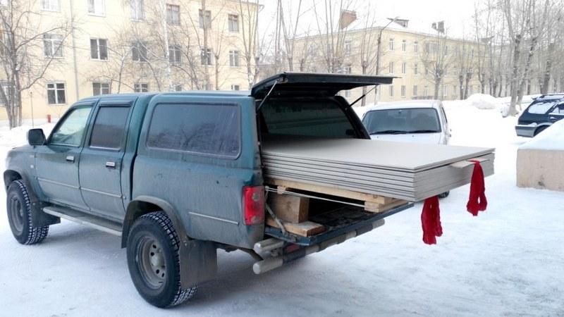 В легковой автомобиль войдет 1 упаковка гипсокартона