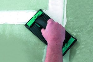 Заделывание и шлифовка стыков