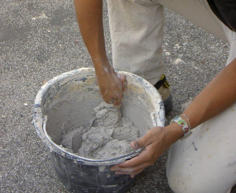 Акриловая шпаклевка – полимерный отделочный материал, который отлично подходит для покрытия для оконных рам