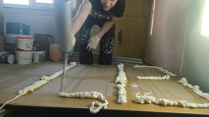 Монтажная пена не должна выступать за края гипсокартонного листа