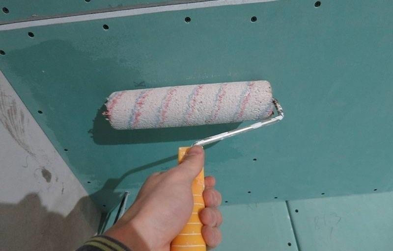 Поверхность необходимо прогрунтовать несколько раз